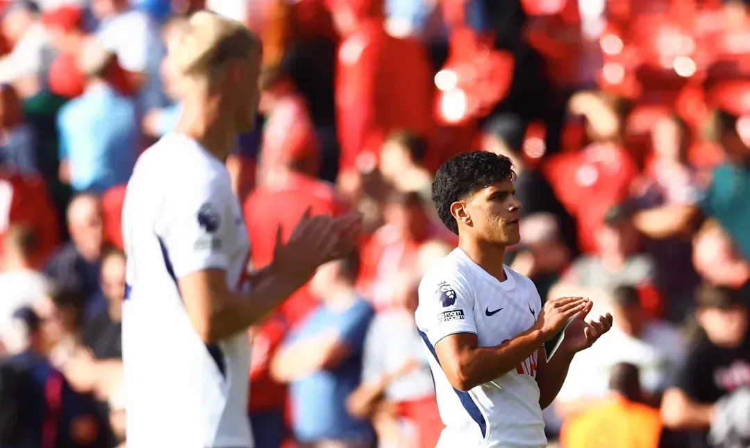 Tottenham volta a não vencer e a não marcar